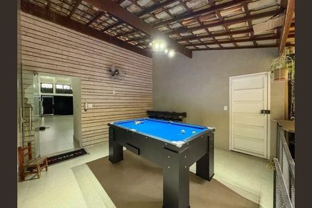 Casa à venda com 215m², 5 quartos e 3 vagas