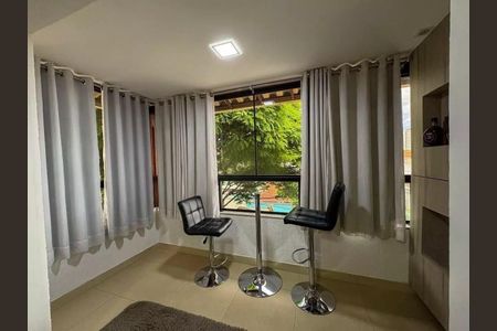 Casa à venda com 215m², 5 quartos e 3 vagas