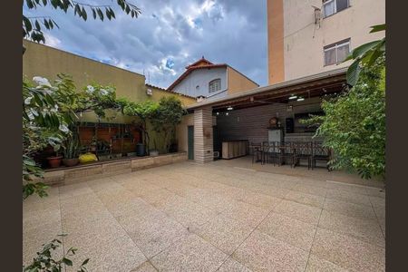 Casa à venda com 215m², 5 quartos e 3 vagas