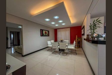 Casa à venda com 5 quartos, 215m² em Diamante, Belo Horizonte