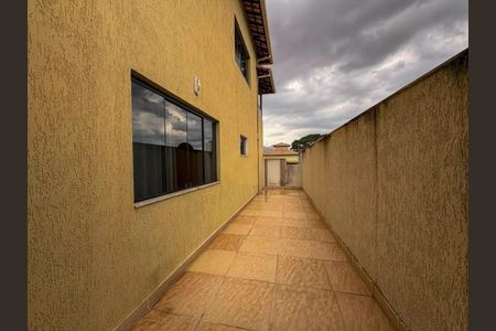 Casa à venda com 215m², 5 quartos e 3 vagas