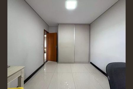 Casa à venda com 5 quartos, 215m² em Diamante, Belo Horizonte