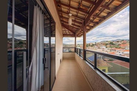 Casa à venda com 215m², 5 quartos e 3 vagas
