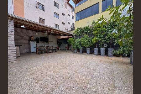 Casa à venda com 215m², 5 quartos e 3 vagas