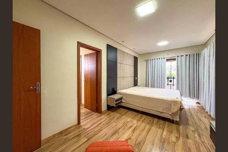 Casa à venda com 215m², 5 quartos e 3 vagas