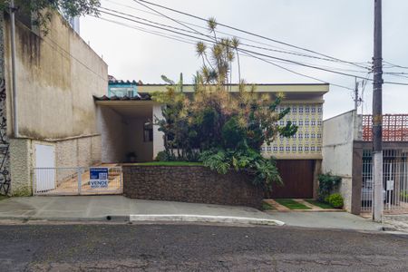 Casa à venda com 194m², 3 quartos e 3 vagasFachada