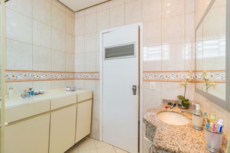 Casa à venda com 194m², 3 quartos e 3 vagasBanheiro