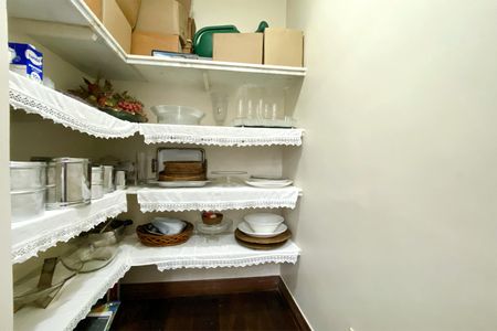 Casa para alugar com 560m², 5 quartos e 4 vagasDespensa