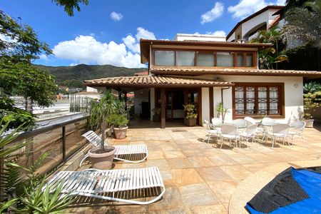 Casa para alugar com 560m², 5 quartos e 4 vagasÁrea externa