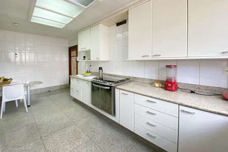 Casa para alugar com 560m², 5 quartos e 4 vagasCozinha