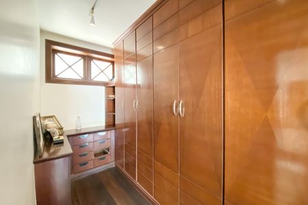Casa para alugar com 560m², 5 quartos e 4 vagasCloset da suíte 1