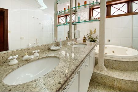 Casa para alugar com 560m², 5 quartos e 4 vagasBanheiro da Suíte 1