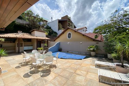 Casa para alugar com 560m², 5 quartos e 4 vagasPiscina