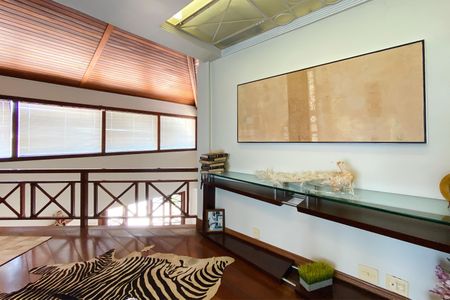 Casa para alugar com 560m², 5 quartos e 4 vagasEscritório