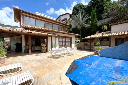 Casa para alugar com 560m², 5 quartos e 4 vagasPiscina