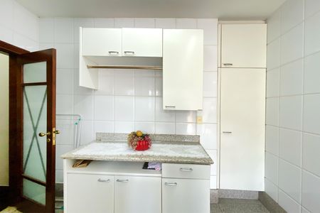 Casa para alugar com 560m², 5 quartos e 4 vagasÁrea de Serviço