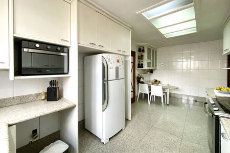 Casa para alugar com 560m², 5 quartos e 4 vagasCozinha