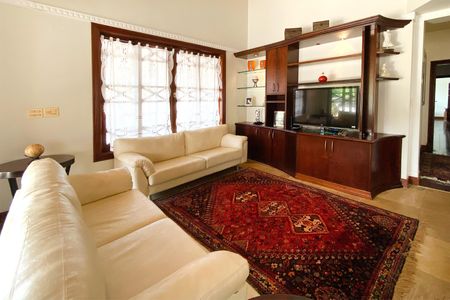 Casa para alugar com 560m², 5 quartos e 4 vagasSala de TV