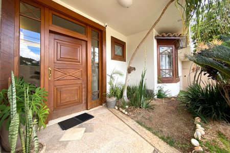 Casa para alugar com 560m², 5 quartos e 4 vagasEntrada