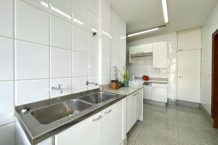 Casa para alugar com 560m², 5 quartos e 4 vagasÁrea de Serviço