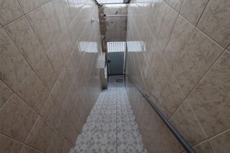 Casa para alugar com 104m², 2 quartos e 1 vaga Casa para alugar com 104m², 2 quartos e 1 vagaEscada