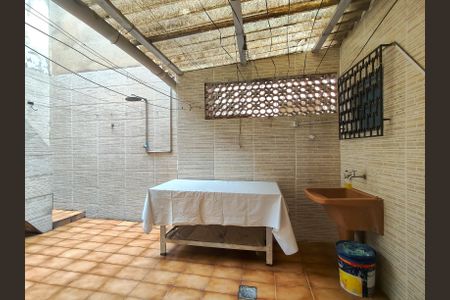 Casa para alugar com 50m², 2 quartos e sem vagaQuintal