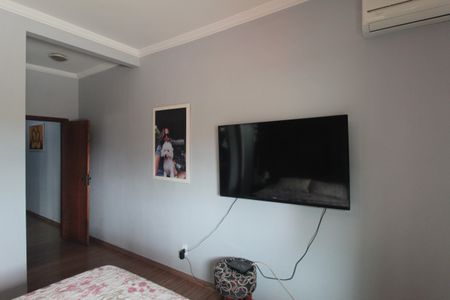 Casa para alugar com 239m², 3 quartos e 3 vagasSuite