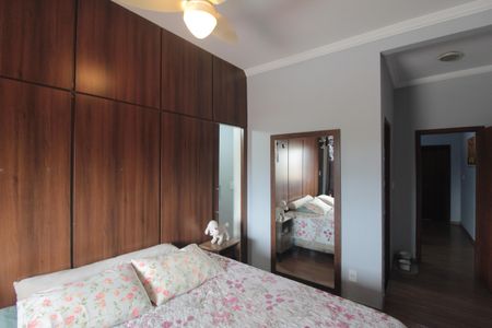 Casa para alugar com 239m², 3 quartos e 3 vagasSuite