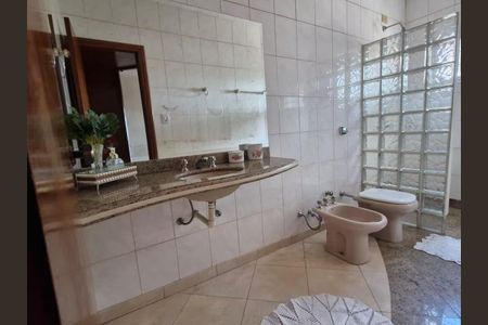 Casa para alugar com 480m², 5 quartos e 5 vagasBanheiro