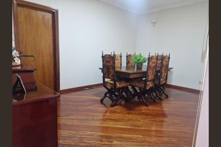 Casa para alugar com 480m², 5 quartos e 5 vagasSala