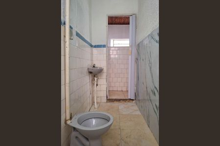 Casa à venda com 300m², 2 quartos e sem vaga Casa à venda com 300m², 2 quartos e sem vagaBanheiro