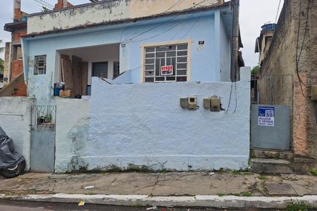 Casa à venda com 300m², 2 quartos e sem vaga Casa à venda com 300m², 2 quartos e sem vagaFachada