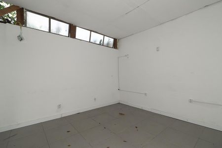 Casa para alugar com 254m², 4 quartos e 1 vagaEspaço Fundos