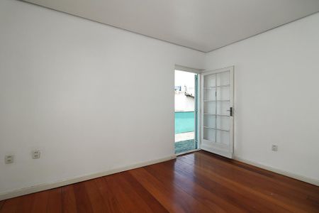 Casa para alugar com 254m², 4 quartos e 1 vagaQuarto
