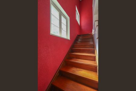 Casa para alugar com 254m², 4 quartos e 1 vagaEscada