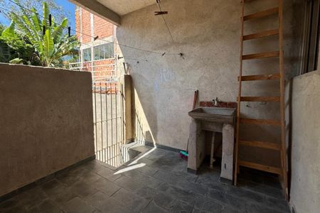 Casa para alugar com 70m², 2 quartos e sem vagaQuintal