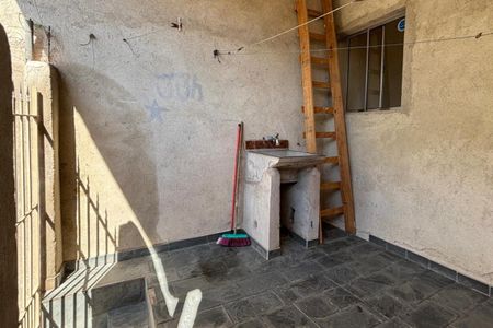 Casa para alugar com 70m², 2 quartos e sem vagaQuintal