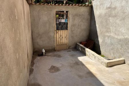 Casa para alugar com 70m², 2 quartos e sem vagaQuintal