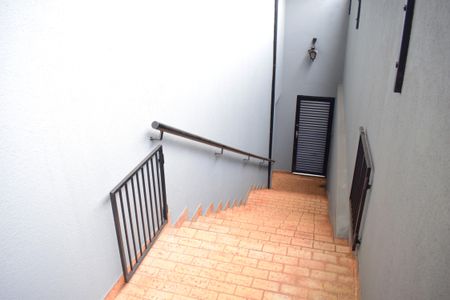 Casa para alugar com 260m², 4 quartos e 4 vagasEscada