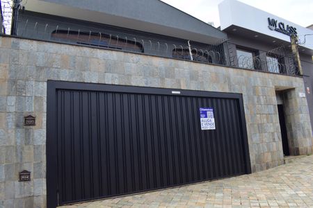 Casa para alugar com 260m², 4 quartos e 4 vagasFachada