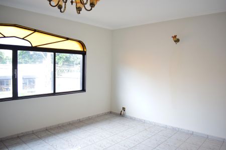 Casa para alugar com 260m², 4 quartos e 4 vagasSala