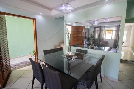 Casa à venda com 160m², 3 quartos e 3 vagas Casa à venda com 160m², 3 quartos e 3 vagasSALA