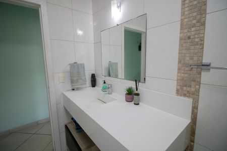 Casa à venda com 160m², 3 quartos e 3 vagas Casa à venda com 160m², 3 quartos e 3 vagasBANHEIRO