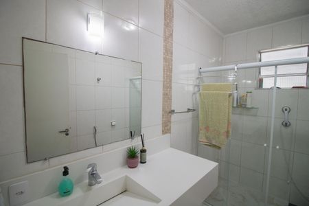 Casa à venda com 160m², 3 quartos e 3 vagas Casa à venda com 160m², 3 quartos e 3 vagasBANHEIRO