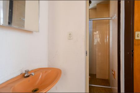 Banheiro  de apartamento à venda com 1 quarto, 40m² em Colégio Batista, Belo Horizonte