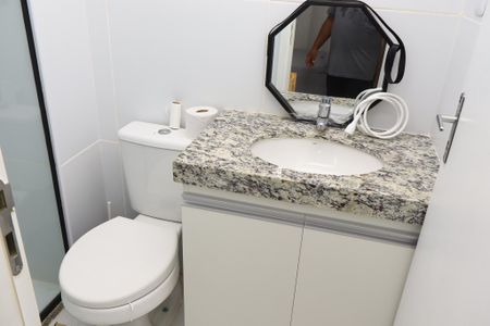 Banheiro de apartamento para alugar com 1 quarto, 30m² em Imbuí, Salvador