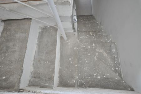 Casa à venda com 65m², 2 quartos e sem vagaEscada