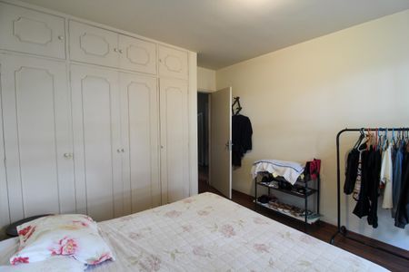 Casa à venda com 640m², 5 quartos e 6 vagas Casa à venda com 640m², 5 quartos e 6 vagasQuarto 4