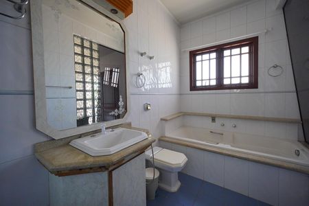 Casa para alugar com 400m², 4 quartos e 4 vagas Casa para alugar com 400m², 4 quartos e 4 vagasBanheiro da suite 2