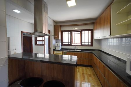 Casa para alugar com 400m², 4 quartos e 4 vagas Casa para alugar com 400m², 4 quartos e 4 vagasCozinha